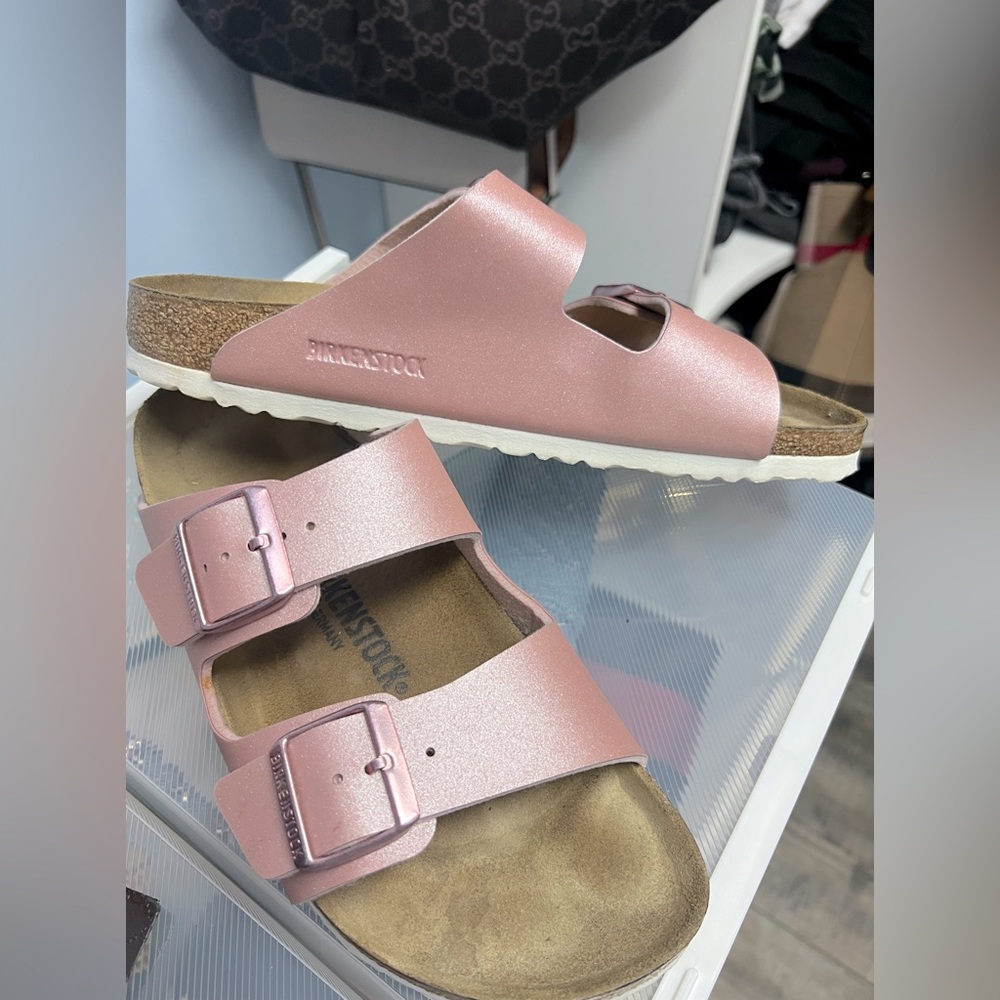 Rose Gold Birkenstock Sandals only wore 3 times super cute !